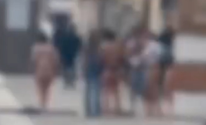 Giovanissimi e già cafoni: il video dei “nudisti” in Rio Ognissanti