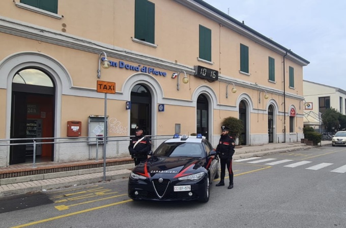 Rigonfiamento sospetto nelle mutande di un nigeriano: nascondeva droga e cellulari
