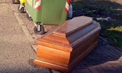 Nessun rispetto per i defunti: scoperta un'agenzia di pompe funebri degli orrori a Portogruaro