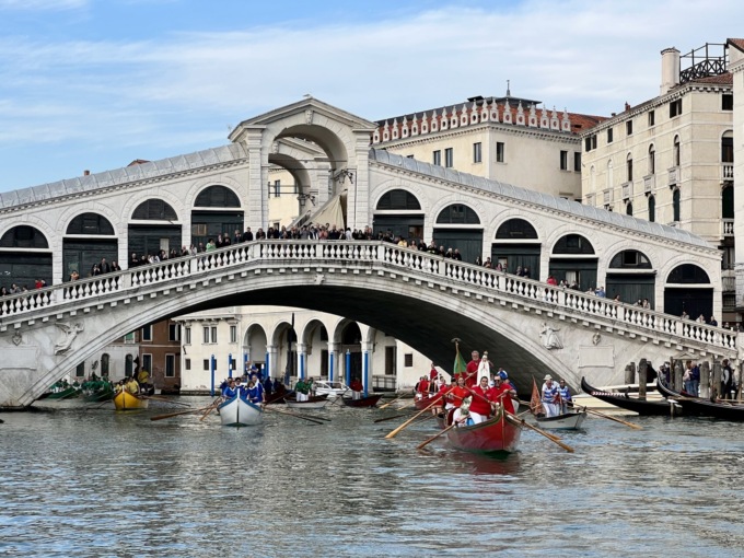 Madonna Pellegrina di Fatima a Venezia, le foto dell’arrivo sul Canal Grande