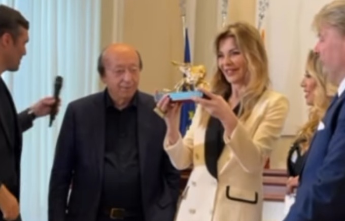 Leone d’Oro ad Alba Parietti: il malinteso e le polemiche