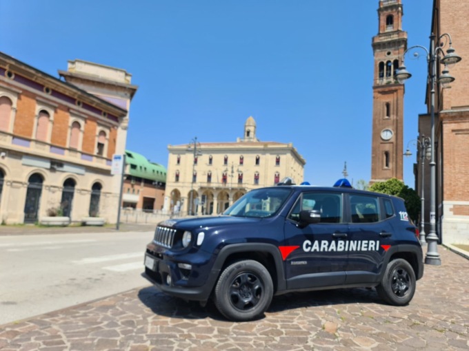Giovane ladra a spasso nonostante la condanna a 13 anni di reclusione