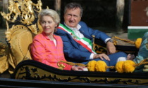 Ursula Von Der Leyen a Venezia, video e foto dell'arrivo in gondola con il sindaco Brugnaro