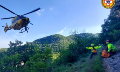 Precipita dalla parete sotto gli occhi della sorella: gravissima una 50enne veneziana