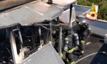 Incendio a Malamocco: in fiamme il tetto di un hotel