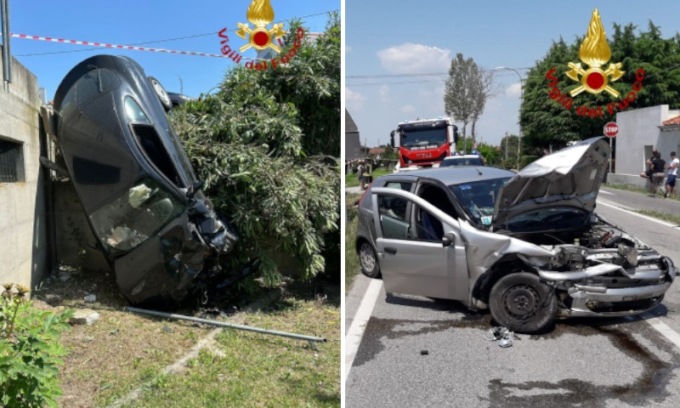Il frontale è violentissimo e un’auto finisce in verticale nel cortile di un’abitazione