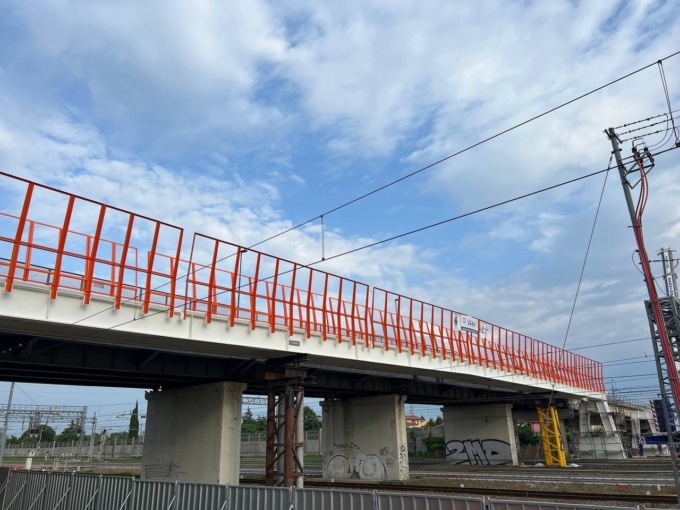 Le immagini del varo della passerella ciclopedonale tra Chirignago e Catene