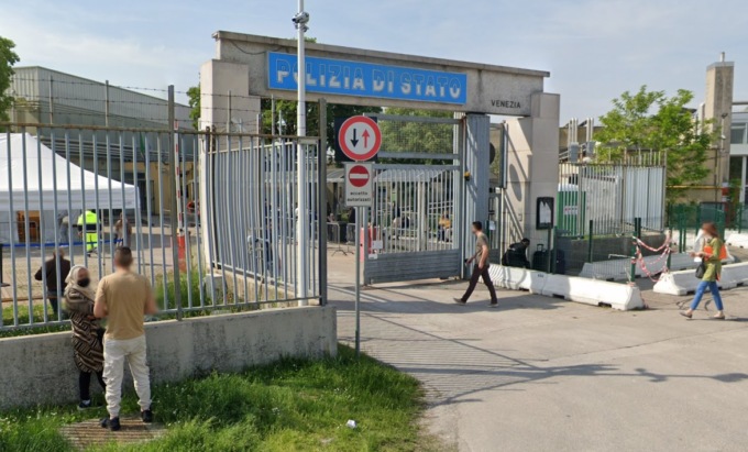 4mila permessi di soggiorno in giacenza: aperture straordinarie per smaltire le consegne
