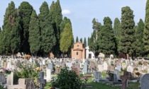 Manutenzione del verde sulle sepolture: una nota dell’Amministrazione comunale
