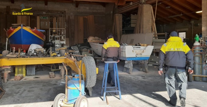 Cantieri e darsene in Laguna, scoperte 11 tonnellate di rifiuti pericolosi