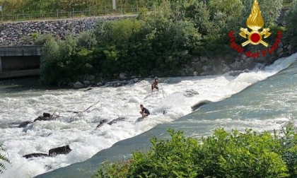 Bloccati sugli scogli del fiume Brenta per l'apertura delle chiuse: salvati tre 16enni