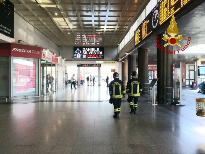 Falso allarme bomba a Venezia: evacuata la stazione di Santa Lucia e treni sospesi