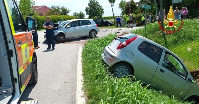 Incidente tra tre auto ad Annone Veneto: maxi carambola in via Vittoria