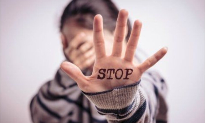 Maltratta la moglie davanti al figlio: l’arresto (in differita) 48 ore dopo la violenza