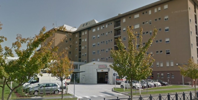 Ha una crisi e lo portano al Pronto soccorso: lui elude la sorveglianza, scappa e si toglie la vita