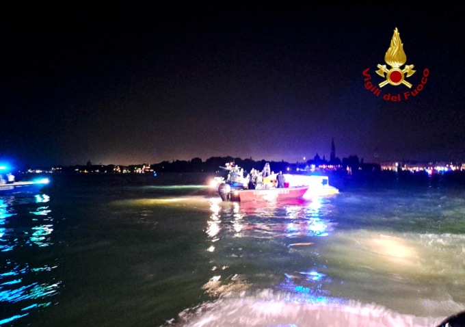 Tragedia al Redentore, giovane finisce in acqua e muore annegato