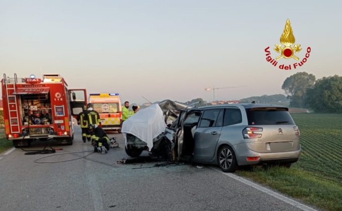 Tragico incidente frontale a Jesolo: morti due giovani, c’è anche un ferito gravissimo