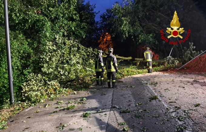Violente raffiche di vento e grandinate in Veneto: situazione critica a Portogruaro
