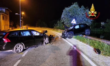 Frontale tra due automobili a Cavanella: sette feriti, uno è grave