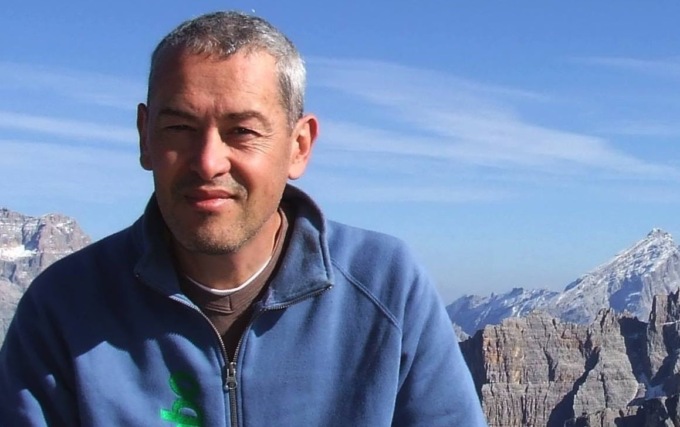 Perde la presa in arrampicata e precipita: morto il 59enne Stefano Cattelan