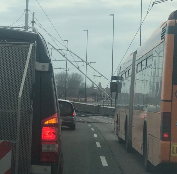 Venezia, incidente mortale sul Ponte della Libertà: traffico bloccato