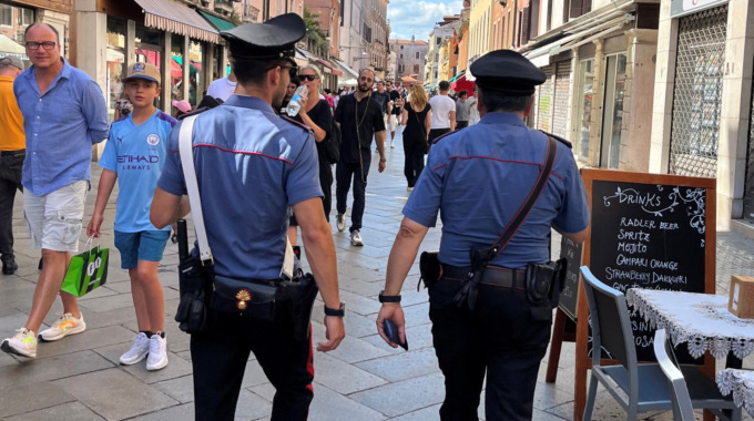 Raffica di controlli anti borseggio: solo domenica beccate sei ladre