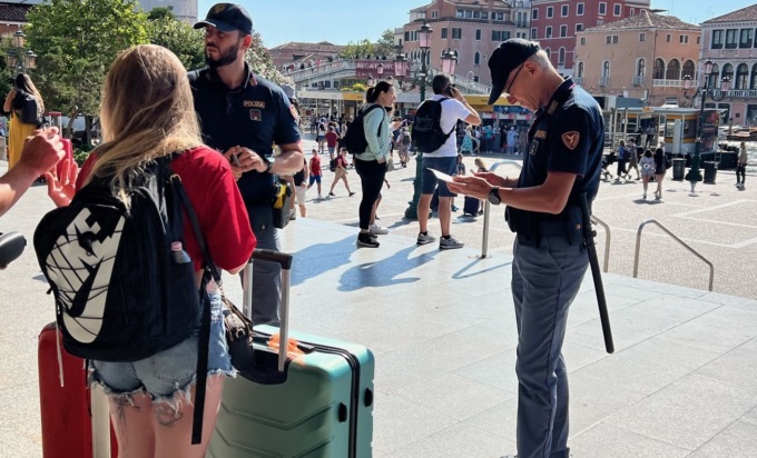 Furti e borseggi in stazione, 15 denunce nell’ultima settimana