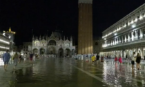 Venezia, acqua alta in agosto: un evento raro illuminato dalla Superluna