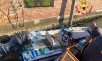 La barca fuori controllo sbatte contro una briccola a Burano