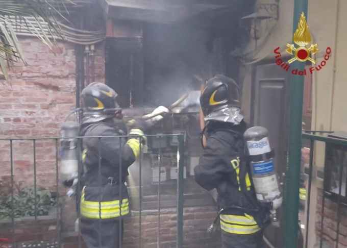 Il contatore elettrico difettoso provoca l’incendio: evacuata un’abitazione in sestiere Santa Croce