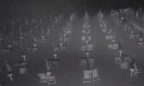 Il video della violenta tromba d'aria che ha devastato lo stabilimento balneare a Jesolo