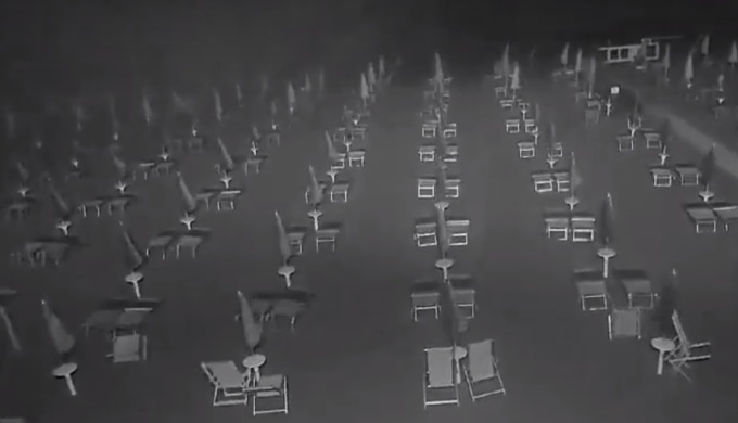 Il video della violenta tromba d’aria che ha devastato lo stabilimento balneare a Jesolo