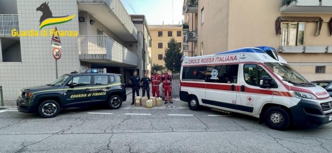 Conducenti delle autocisterne rubavano parte del carburante che trasportavano