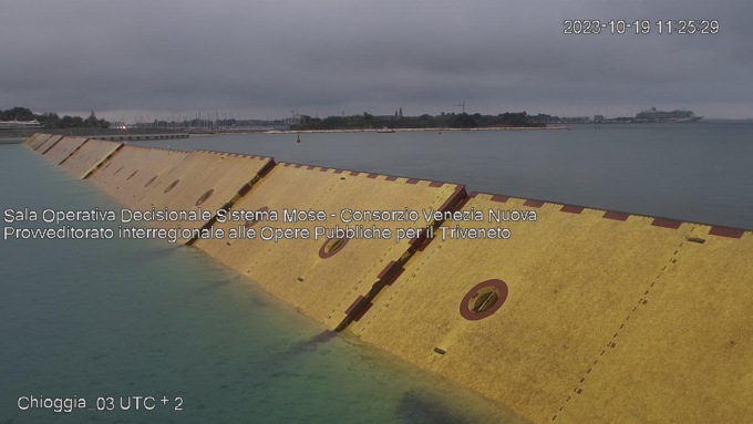 Acqua alta a Venezia, Mose attivo: picco previsto domani, sabato 21 ottobre 2023