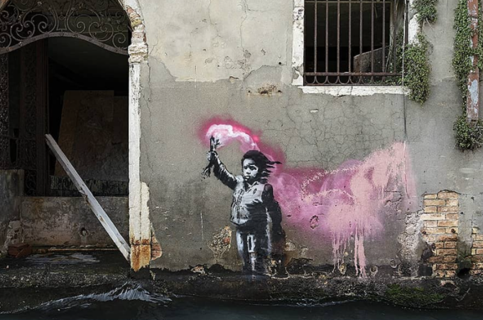 L’opera di Banksy a Venezia è salva ma potrebbe essere svelata l’identità del misterioso artista