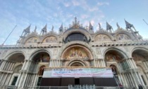 Fridays for future, lo striscione sulla Basilica di San Marco: "Venezia è simbolo della crisi climatica"