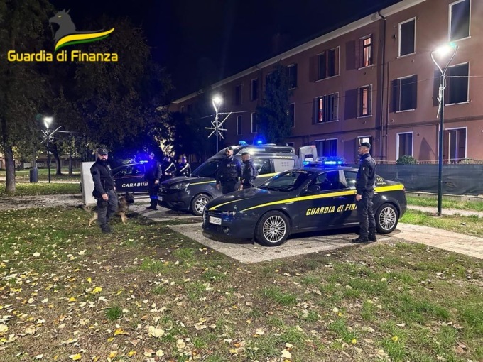 Maxi blitz della Guardia di Finanza a Mestre: 8 spacciatori beccati e multe da 40mila euro