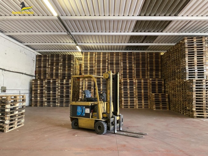 Truffe nel commercio del pallets, scoperte fatture false per oltre 5 milioni di euro