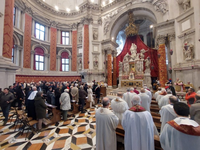 Festa della Salute, le foto della messa solenne presieduta dal patriarca Francesco Moraglia