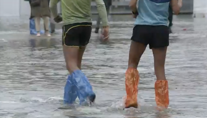 San Marco allagata, quasi sotto un metro d’acqua: l’allarme maree è risolvibile ma serve tempo