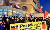 Poste Italiane, la protesta del comitato permanente dei precari: "Chiediamo investimenti e assunzioni"
