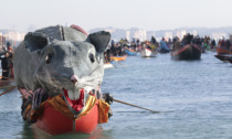 Carnevale di Venezia 2024: le foto del tradizionale corteo (e vi sveliamo le 12 Marie)