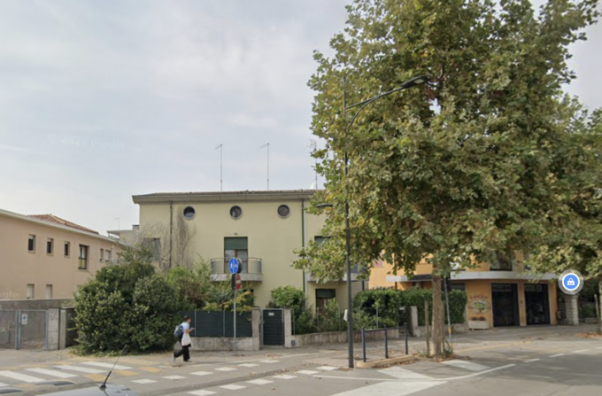 Orrori nella casa di riposo “Monumenti ai caduti”: cinque richieste di condanna per maltrattamenti, era morta anche un’anziana