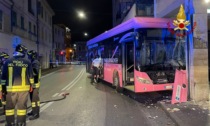 Autobus elettrico fuori controllo sale sul marciapiede a Mestre, l'azienda conferma l'errore umano