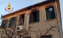 Abitazione divorata dalle fiamme a Murano: 4 persone intossicate
