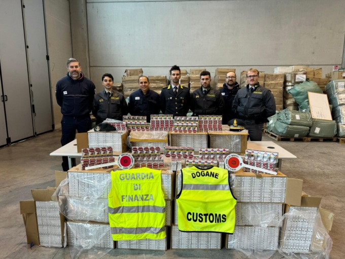 Sequestrate 68mila sigarette di contrabbando, il carico era diretto in Spagna