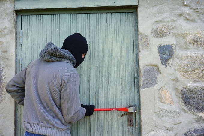 Furti in abitazione e violazioni del codice della strada a Mirano