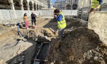 Tomba medievale della chiesa di San Geminiano scoperta durante scavi di restauro in piazza San Marco