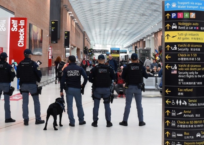 Fermato durante i controlli in aeroporto si agita, era ricercato per frode da 160 milioni di euro