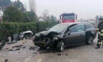 Frontale a Mira: due feriti e auto distrutte